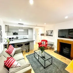  Apartment Prime New Town. Newly Reno'd Cosy Nest United Kingdom
