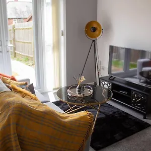  Holiday home Cosy 2-bed House In United Kingdom