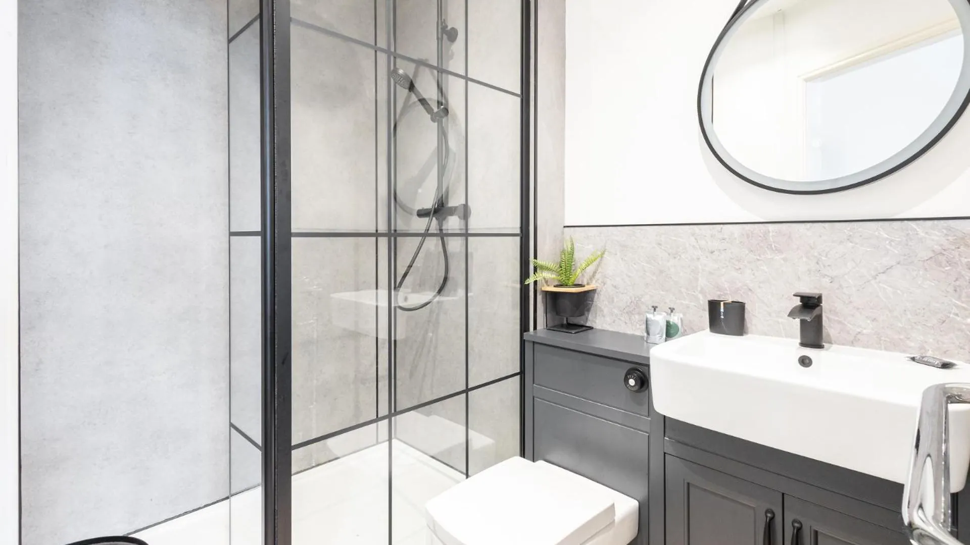 רדקאר Host & Stay - Regency Mansions Apartment